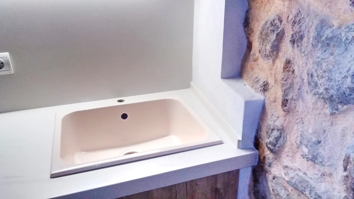 Encimera de baño clara fabricada a medida